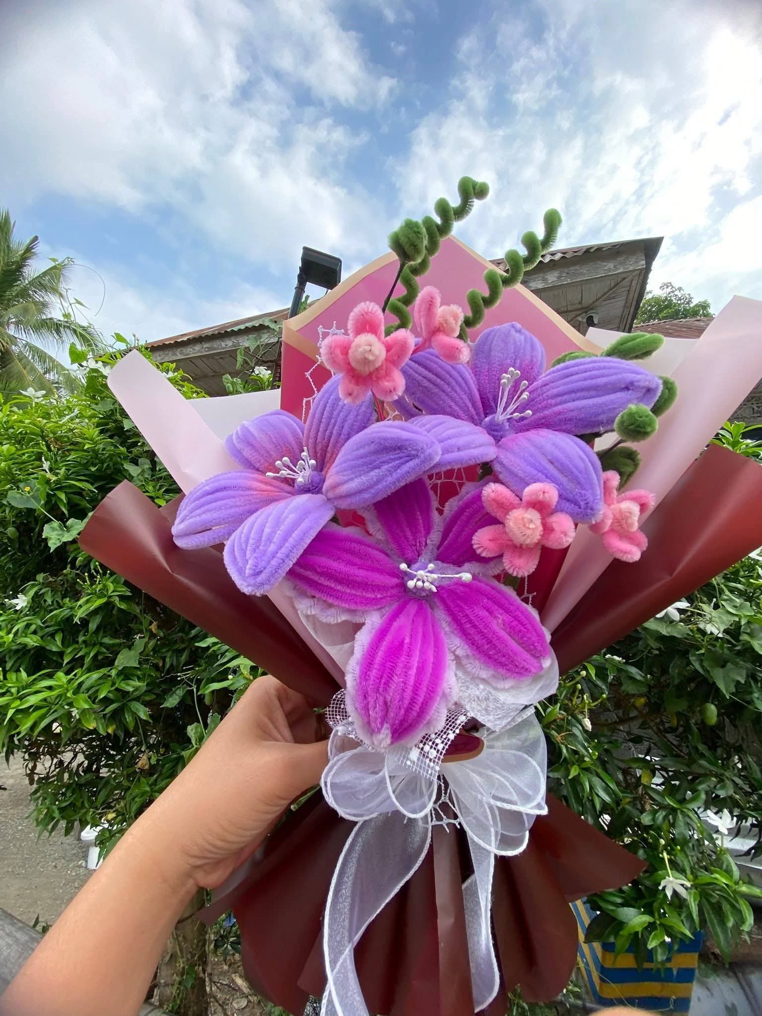 Fuzzy Wire Flower Bouquet